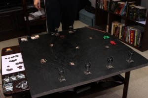 Eeppinen avaruustaistelu valmiina alkamaan.