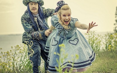 Ryhmäteatterin Liisa Ihmemaassa: raportti teatteriesityksestä