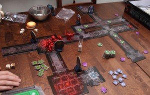 Kaikki näkyvät Genestealerit on toistaiseksi tuhottu. Sensoreissa näkyvät Blipit kertovat kuitenkin lisää olevan tulossa. © Reetta Järvenpää