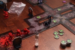 Taistelu on jämähtänyt käytävälle. Space Marineiden aika kuluu armottomasti. © Reetta Järvenpää