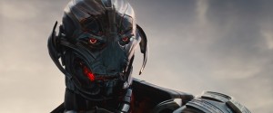 "Tuli kyllä sellainen olo elokuvasta, että jäi perus Marvel-tason alapuolelle. Olenkin kuullut muiltakin tuosta että liian voimakkaita sankareita, mutta lisätäkseni vielä Ultronin haaskattu potentiaali ja todella outo leikkaustyö, kun ihmiset pomppivat paikasta toiseen ja asioita tapahtui deus ex machina malliin." - Rami Kylä-Uuppo "Avangersit oli musta vähän liian ylivoimaisia. Ultron parkaa kävi ihan sääliksi. Toisaalta Ultronin hahmo oli just siksi leffa parasta antia, että hän oli musta hyvin samaistuttava ja symppis pahis. Mietin myös, että ehkä tämä nimenmukaisesti oli ennen kaikkea Ultronin elokuva ja siinä mielessä tragedia." - Anitta Iso-Markku Kuva: ©The Walt Disney Company Nordic.