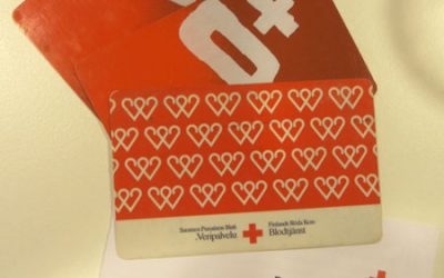 Nörttitytöt verenluovutuksessa