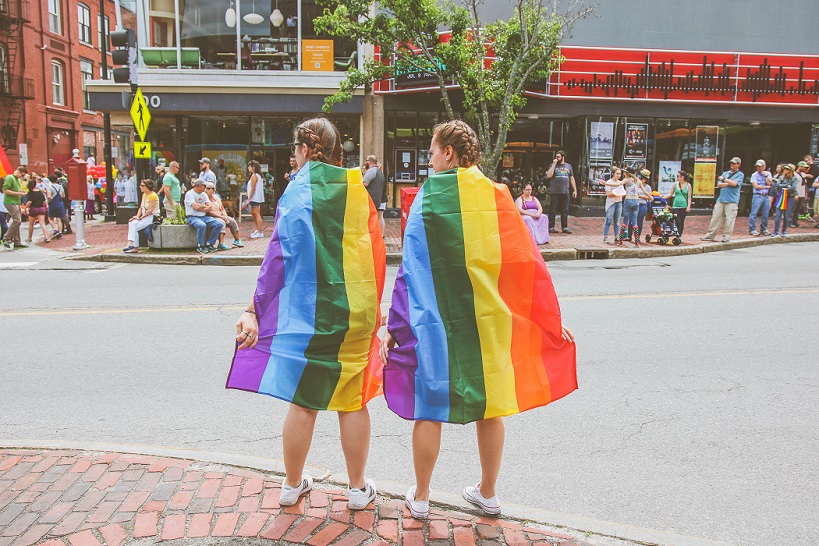 Sateenkaaren väreissä: Nörttitytöt ja Helsinki Pride 2019